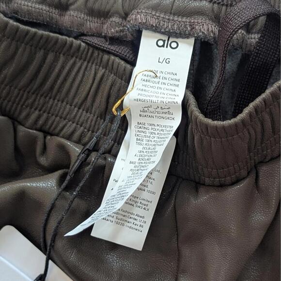 Alo Yoga Faux Leather Power Hour Shorts Size Large Brown NWT - Picture 5 of 8